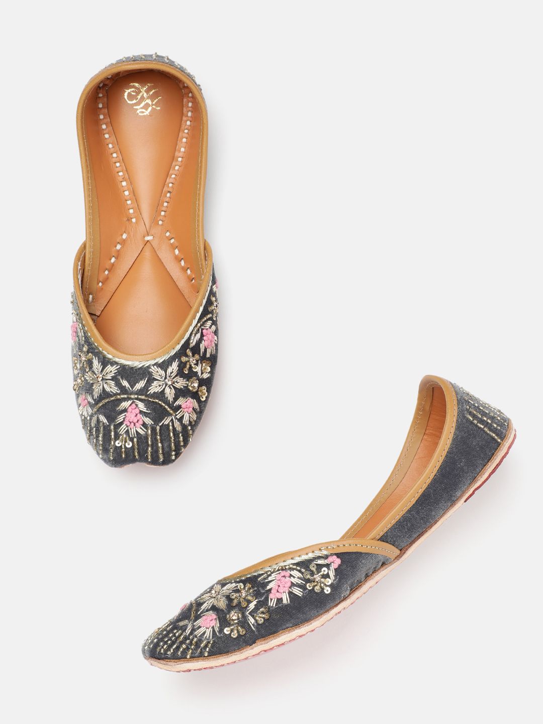 House of Pataudi Women Ethnic Embellished Mojaris