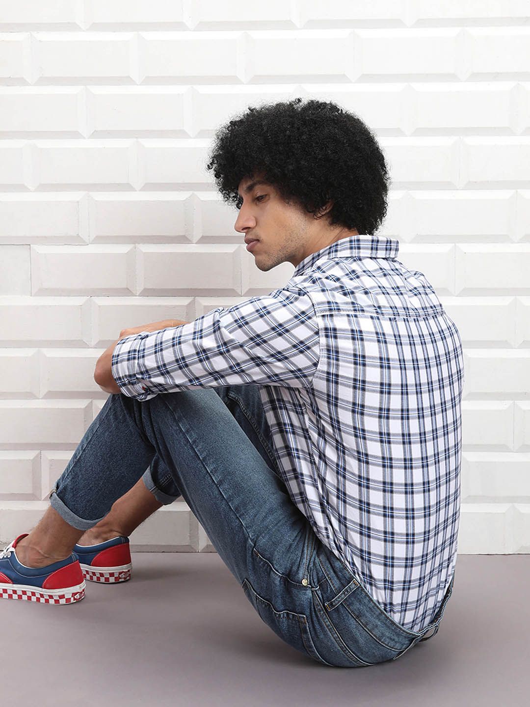 The Indian Garage Co Men White & Blue Slim Fit Checked Casual Shirt
