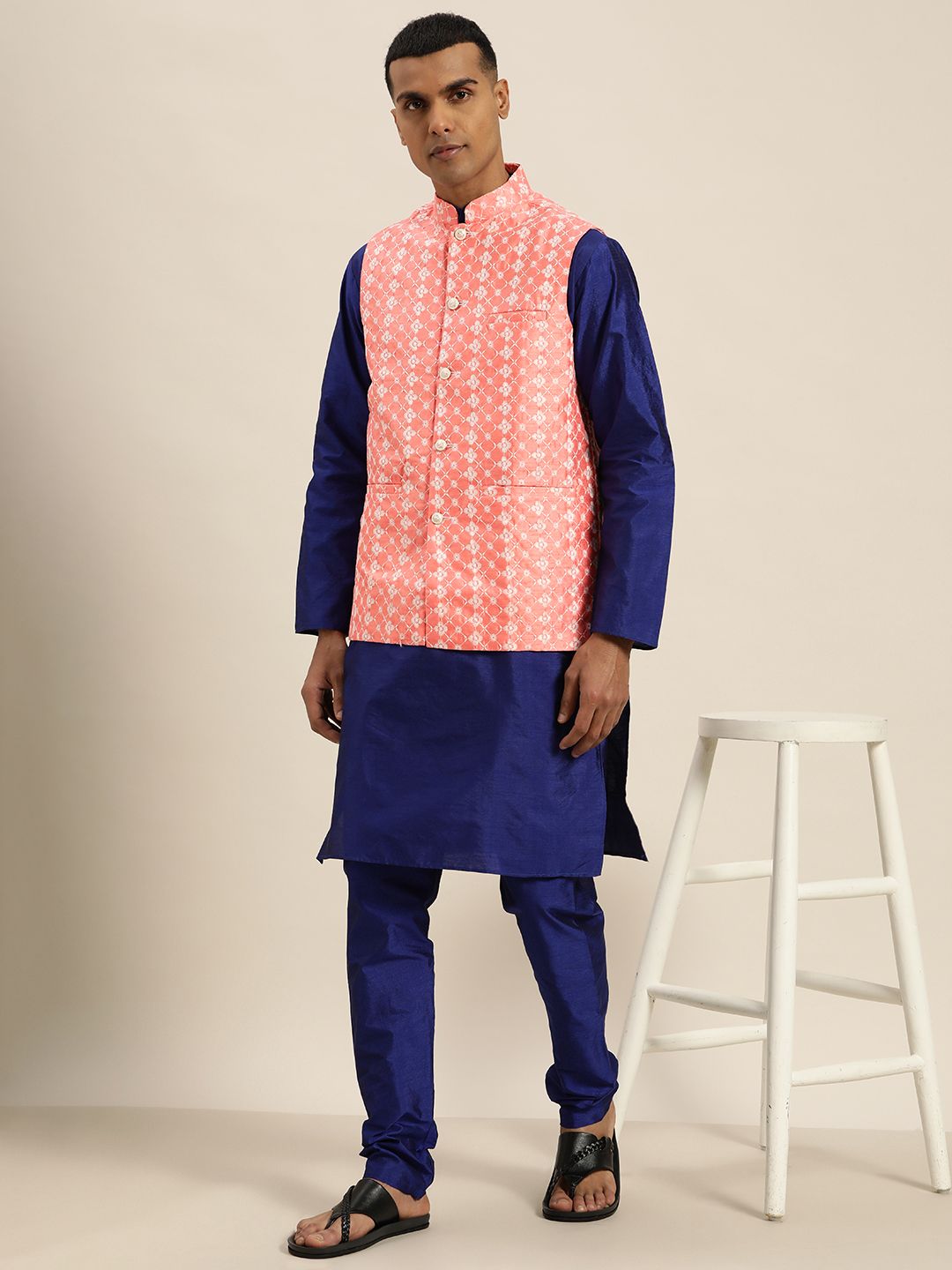 SOJANYA Men Blue Ethnic Motifs Embroidered Kurta with Churidar