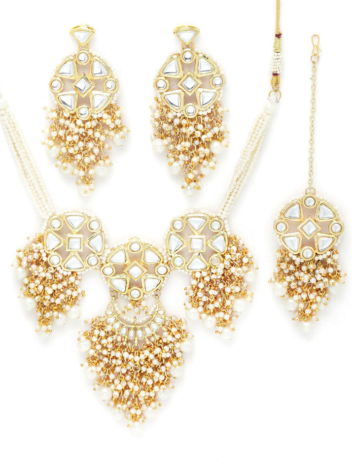 KARATCART Gold-Plated Pearl Studded  Kundan Choker Neckalce Set