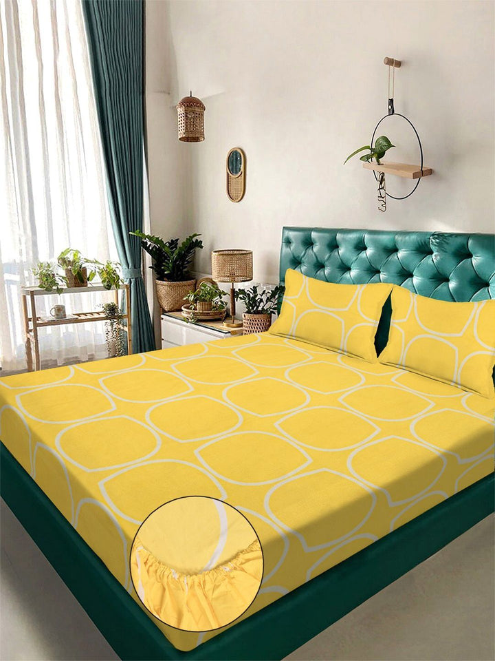 KLOTTHE Yellow Geometric Printed Fitted 300 TC Cotton Blend King Bedsheet & 2 Pillow Cover