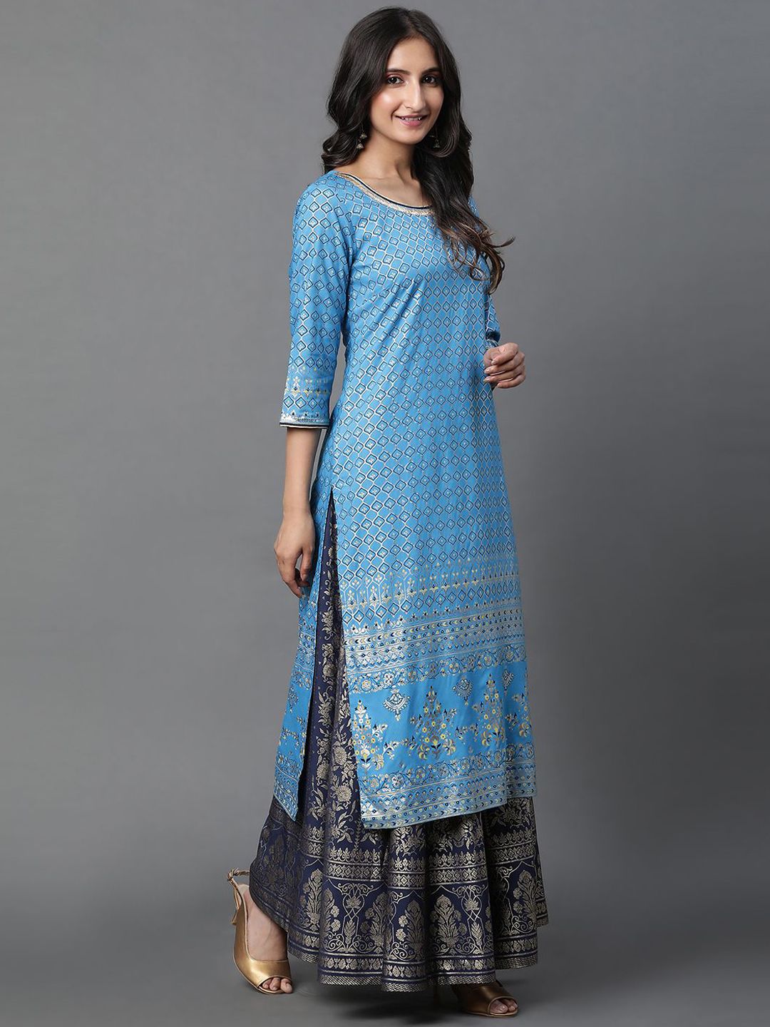 AURELIA Women Embroidered Gotta Patti Kurta