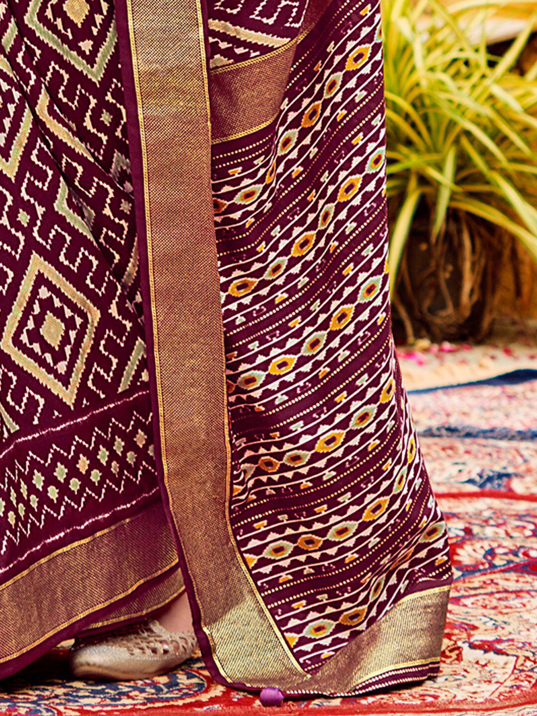 Saree mall Ethnic Motifs Printed Ikat Sarees with Tassels
