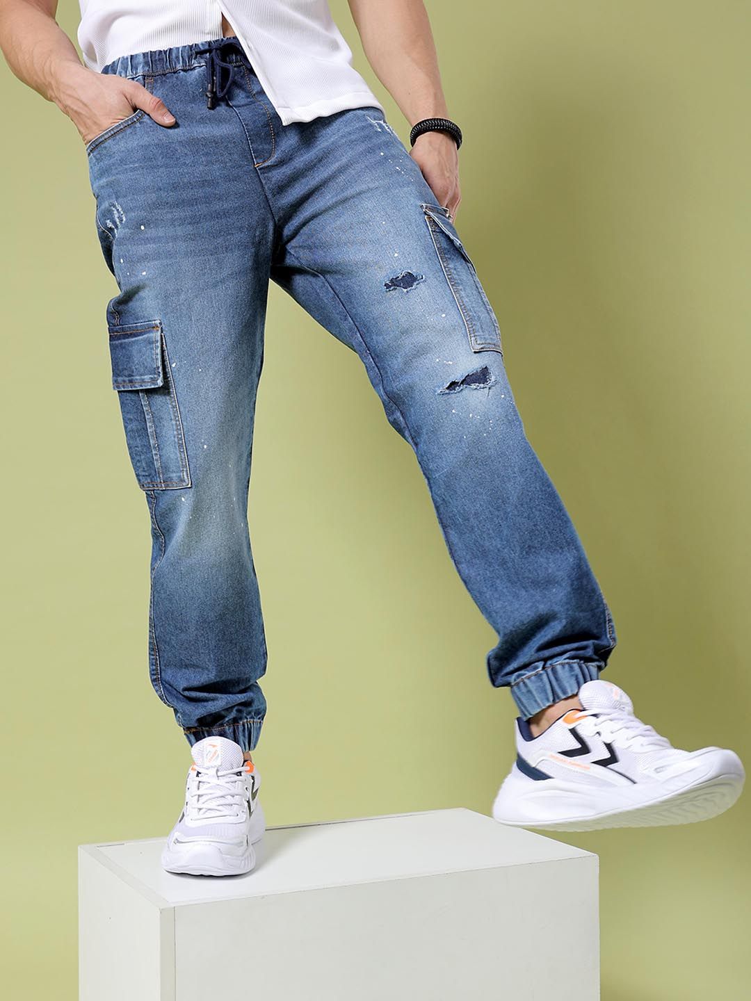 The Indian Garage Co Men Clean Look Mid Rise Cotton Cargo Jogger Jeans