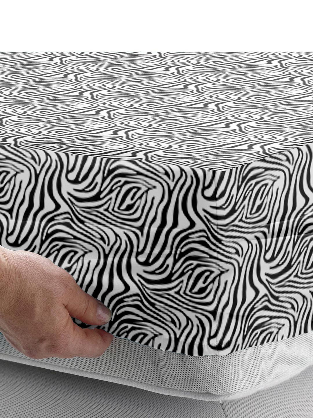Story@home Black & White 180 TC Abstract Queen Fitted Bedsheet With 2 Pillow Covers