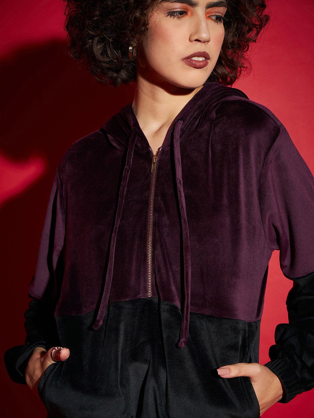 SASSAFRAS Maroon Colourblocked Velvet Sweatshirt With Joggers