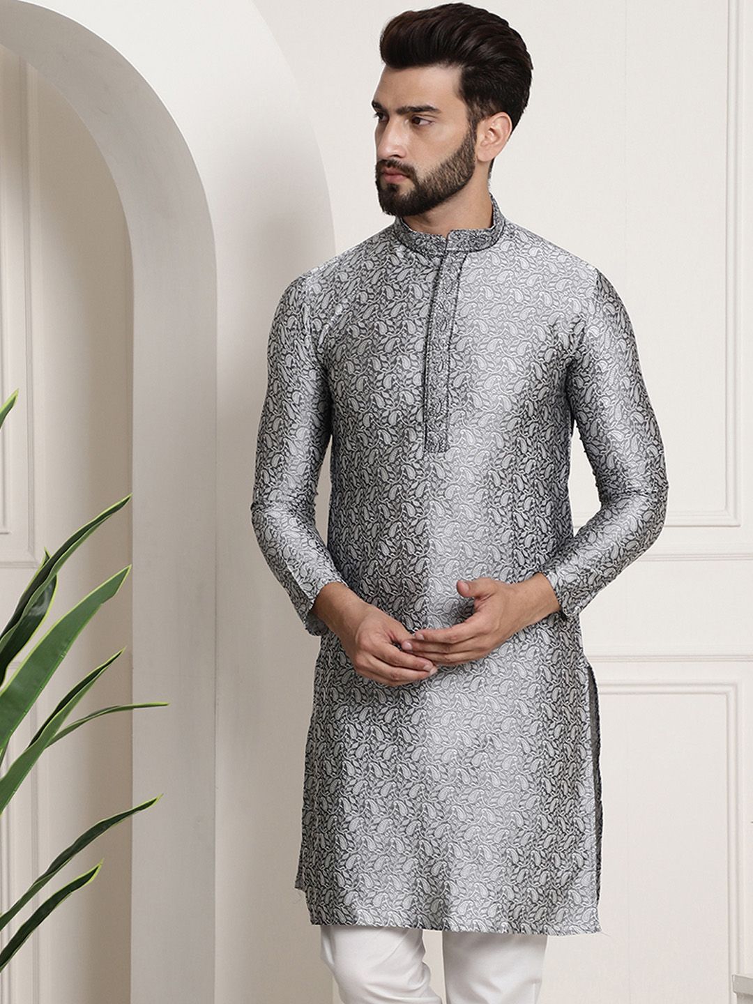 SOJANYA Men Grey Embroidered Straight Kurta