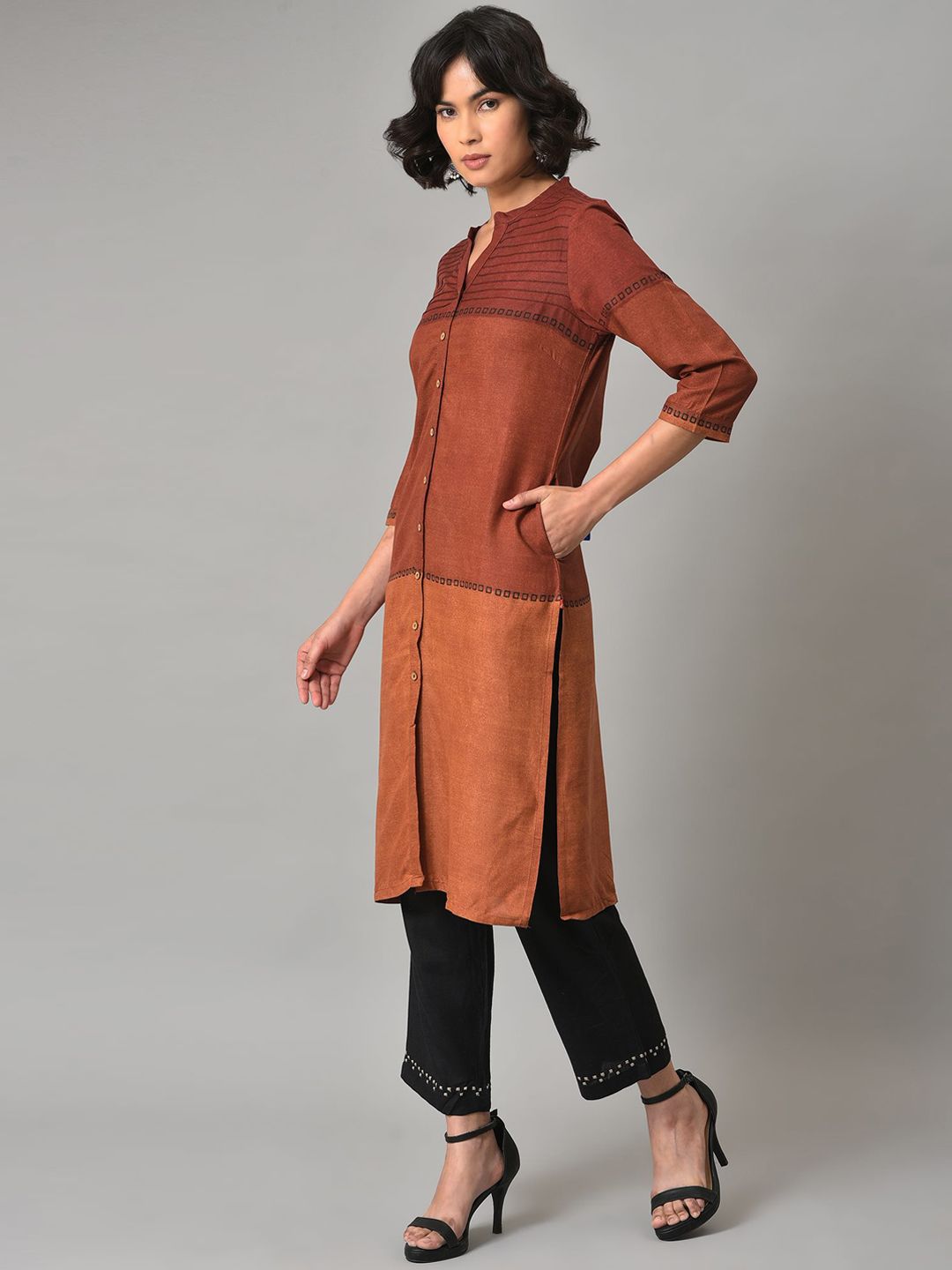 W Women Colourblocked Kurta with Trousers