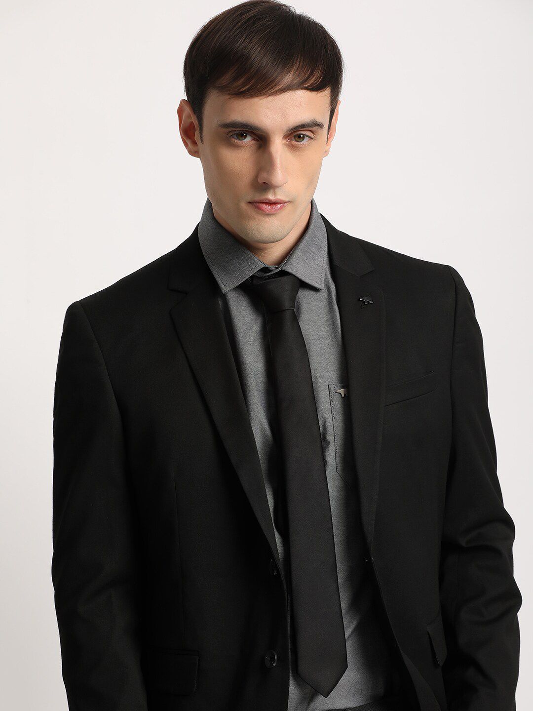 THE BEAR HOUSE Men Solid Tailored Fit Spread Collar Casual Shirt