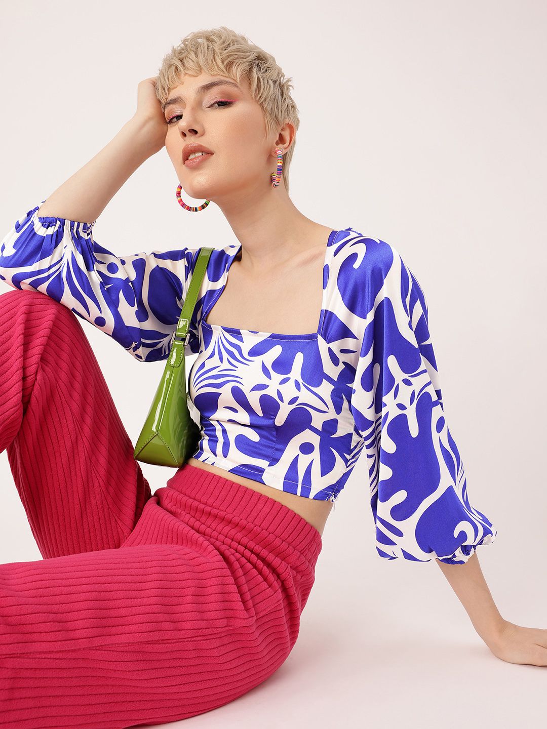 DressBerry Holiday Chic Raglan Sleeves Printed Crop Top