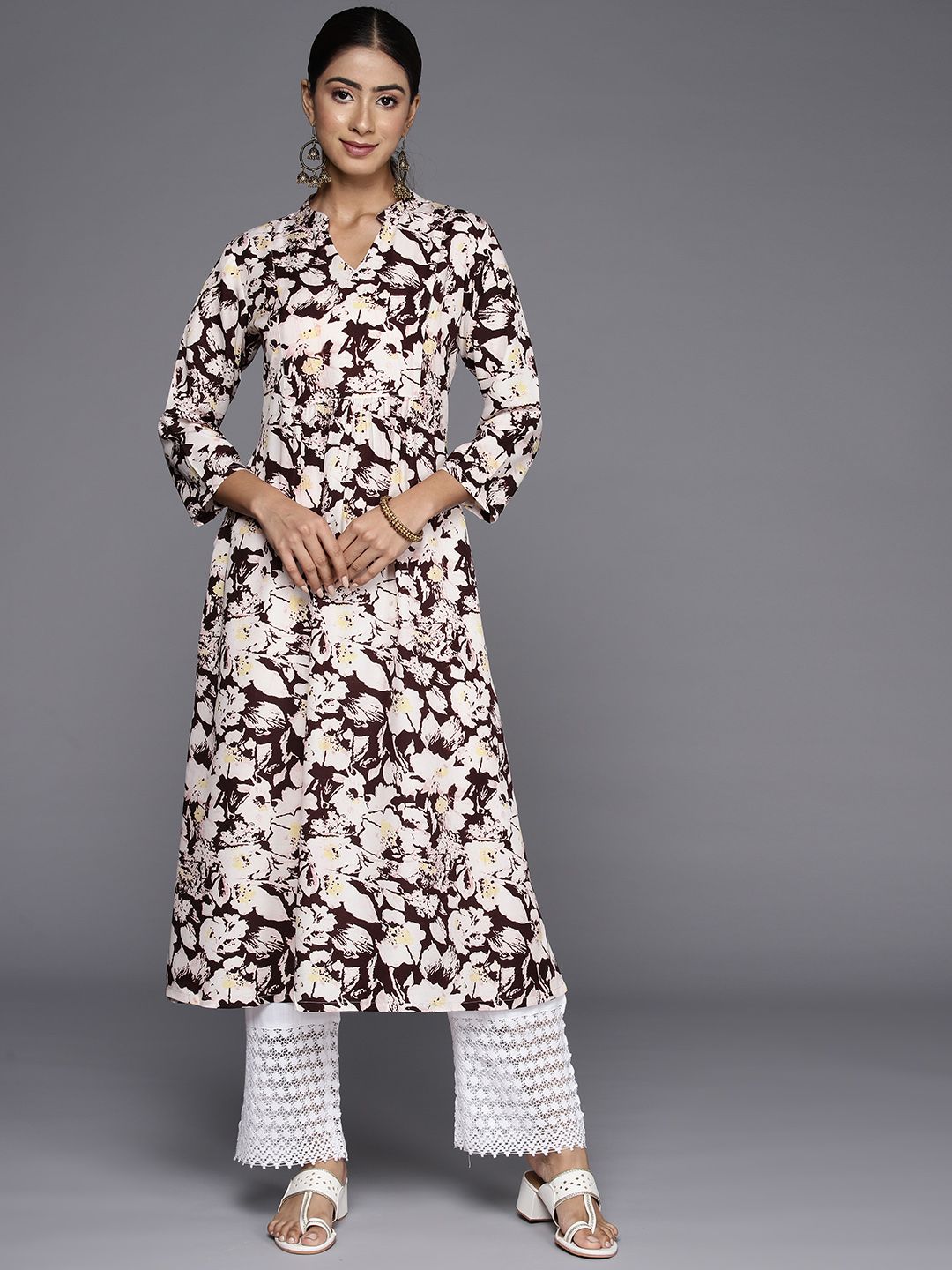 Varanga Floral Printed Mandarin Collar Crepe Kurta
