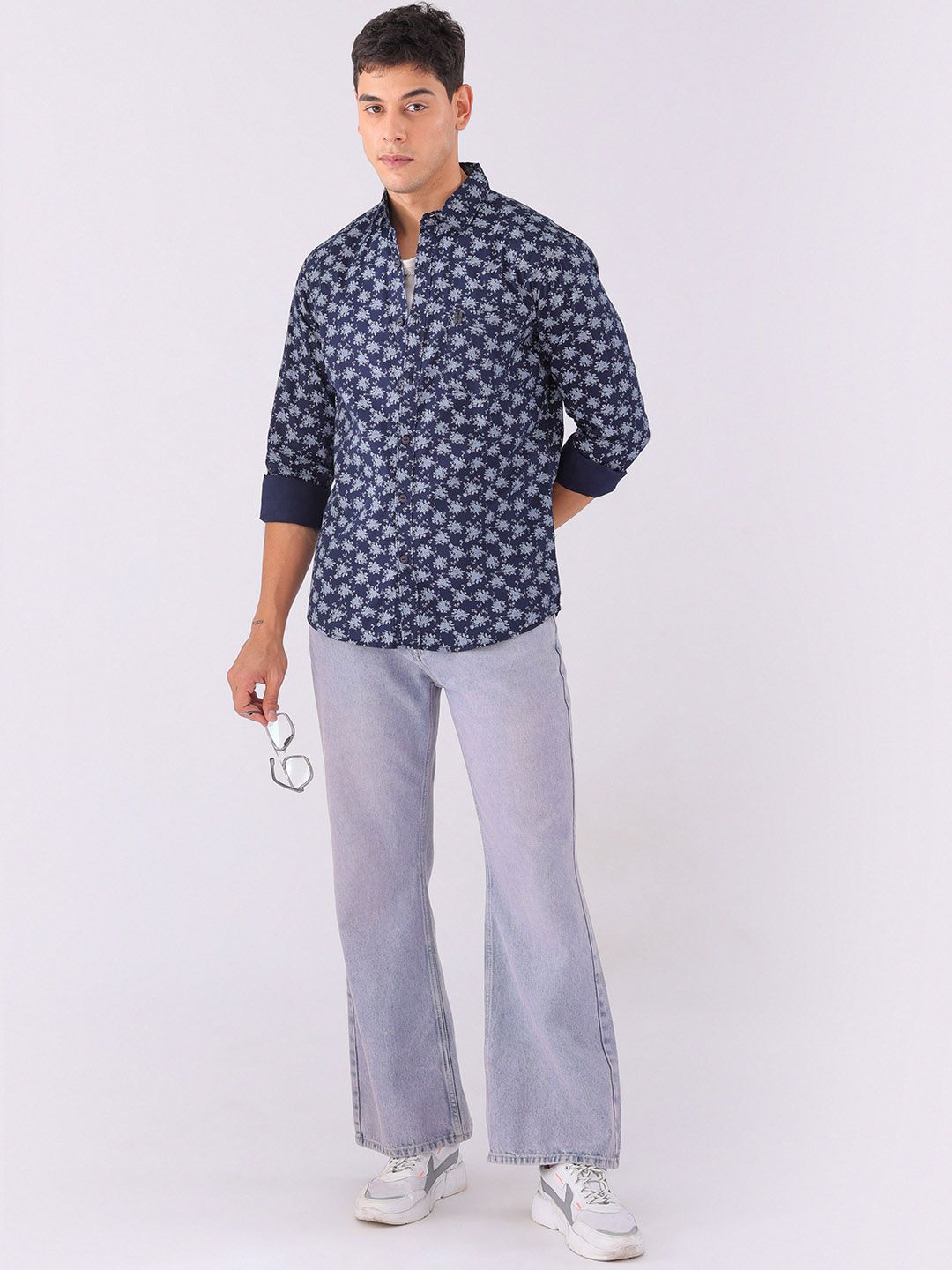 Garage CO Indian Lelaki Tentera Laut Biru & Putih Bercetak Pure Cotton Casual Shirt