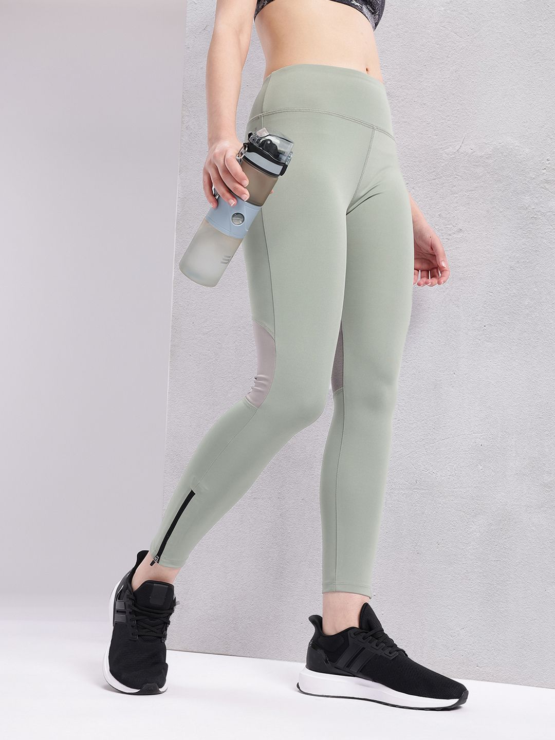 HRX by Hrithik Roshan Women Colourblock Rapid-Dry Cropped Running Tights