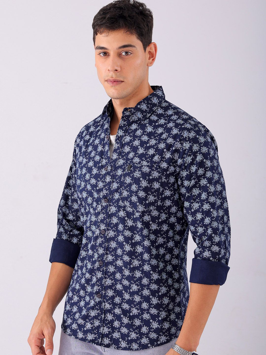 Garage CO Indian Lelaki Tentera Laut Biru & Putih Bercetak Pure Cotton Casual Shirt