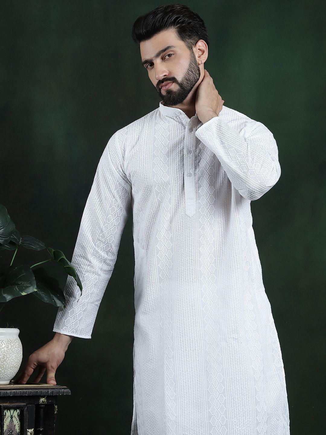 SOJANYA Geometric Embroidered Thread Work Pure Cotton Straight Kurta With Churidar
