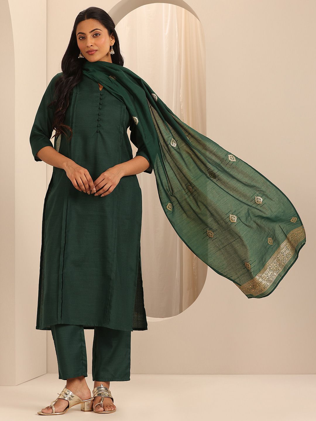 Libas Mandarin Collar Pleated Straight Kurta with Trousers & Dupatta