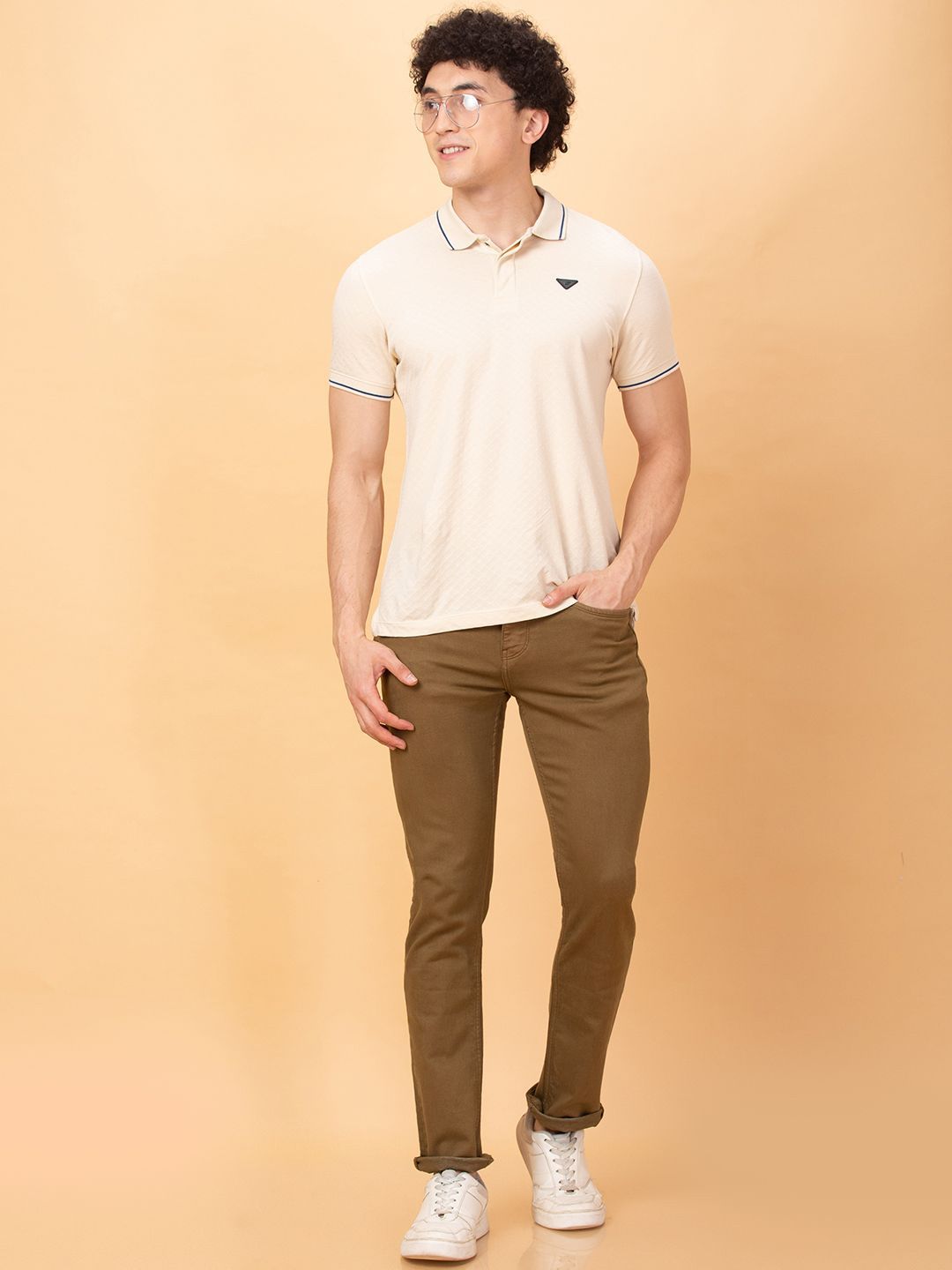 Menjadi seluar jeans lelaki manusia