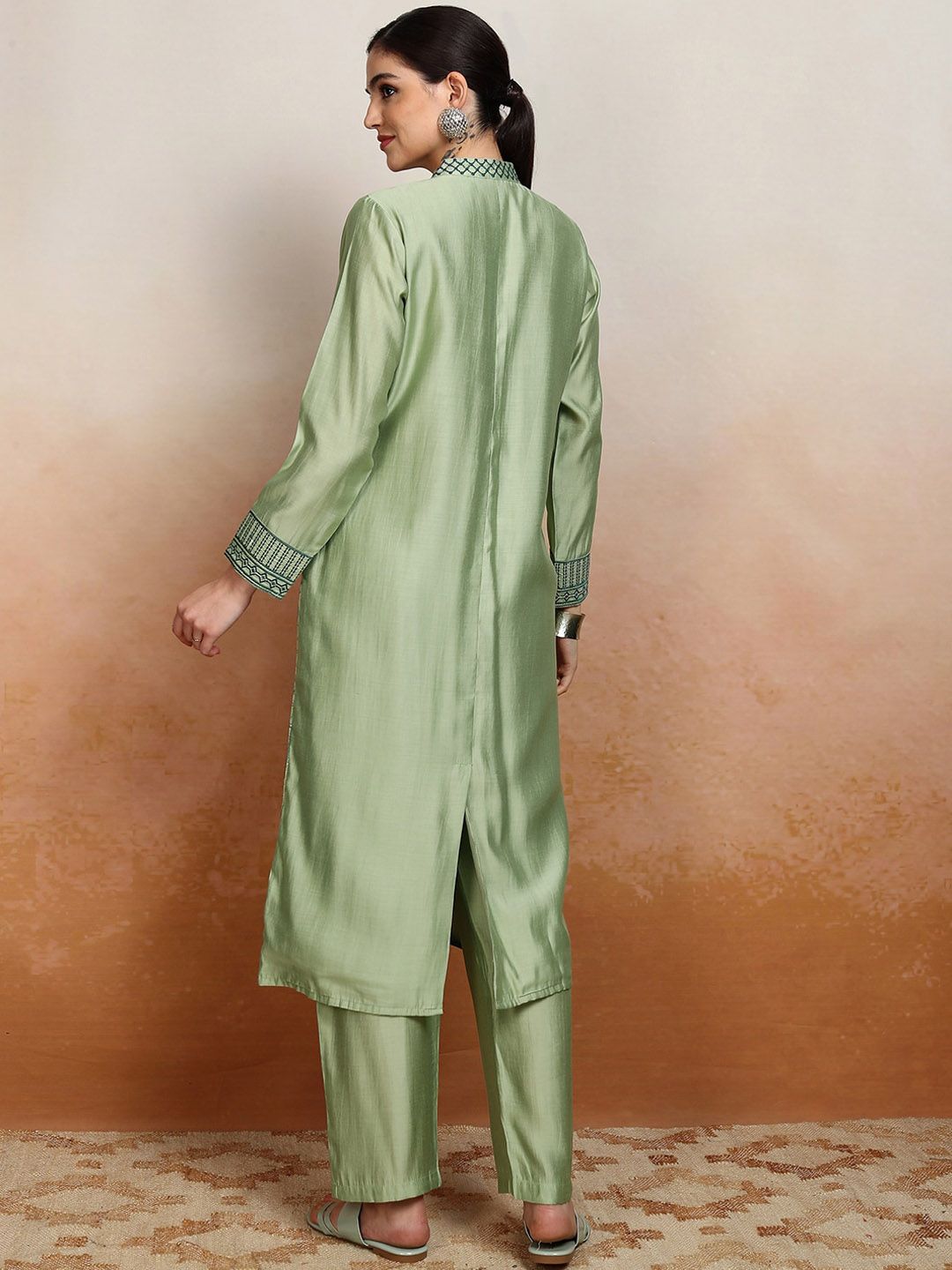 Vishudh Mandarin Collar Embroidered Kurta With Trouser