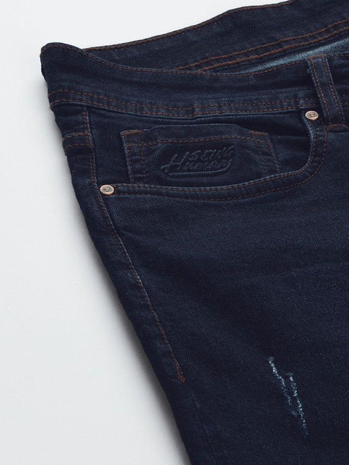 Menjadi lelaki manusia kurus sesuai pertengahan pertengahan kecemasan rendah pudar seluar jeans yang boleh diperbaharui