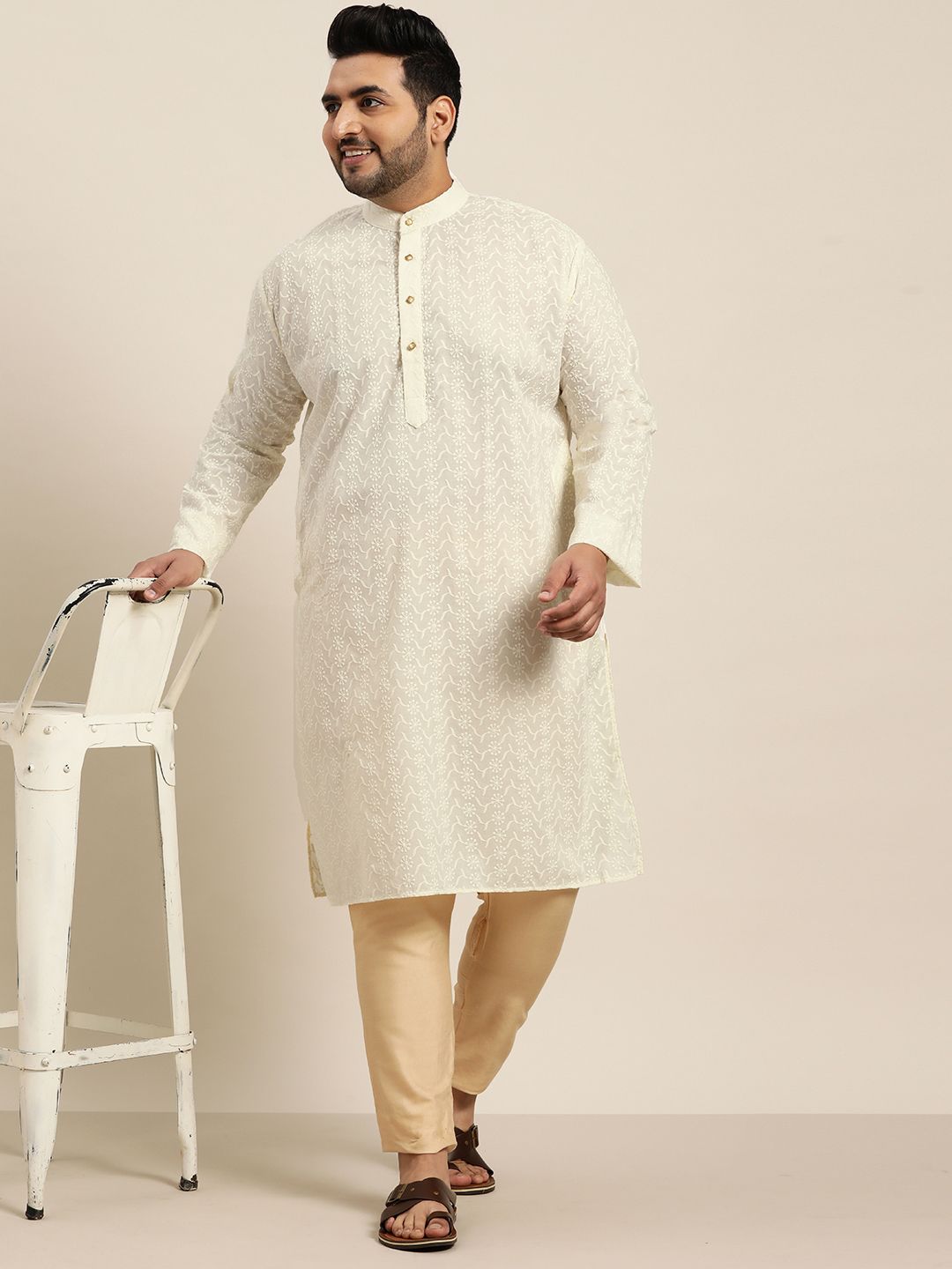 SOJANYA PLUS Men Plus Size Off White Chikankari Embroidered Pure Cotton Straight Kurta
