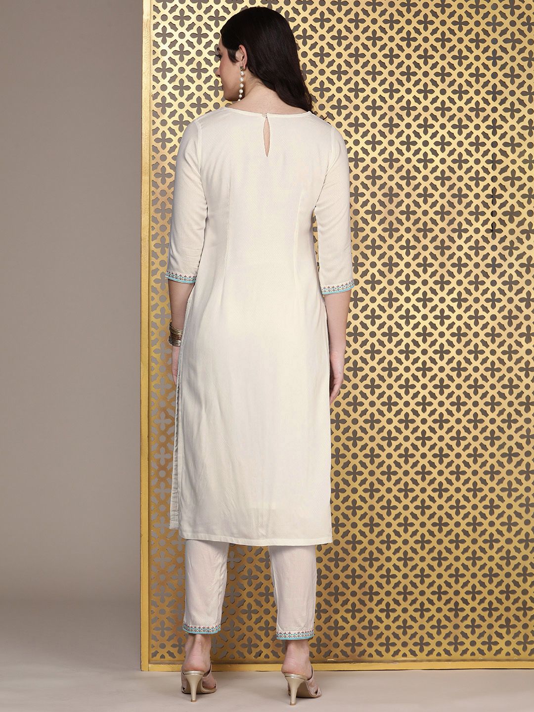 House of Pataudi Women Jashn Paisley Yoke Design Thread Work Kurta With Trousers