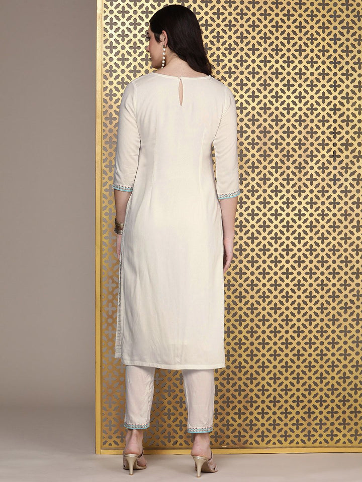 House of Pataudi Women Jashn Paisley Yoke Design Thread Work Kurta With Trousers