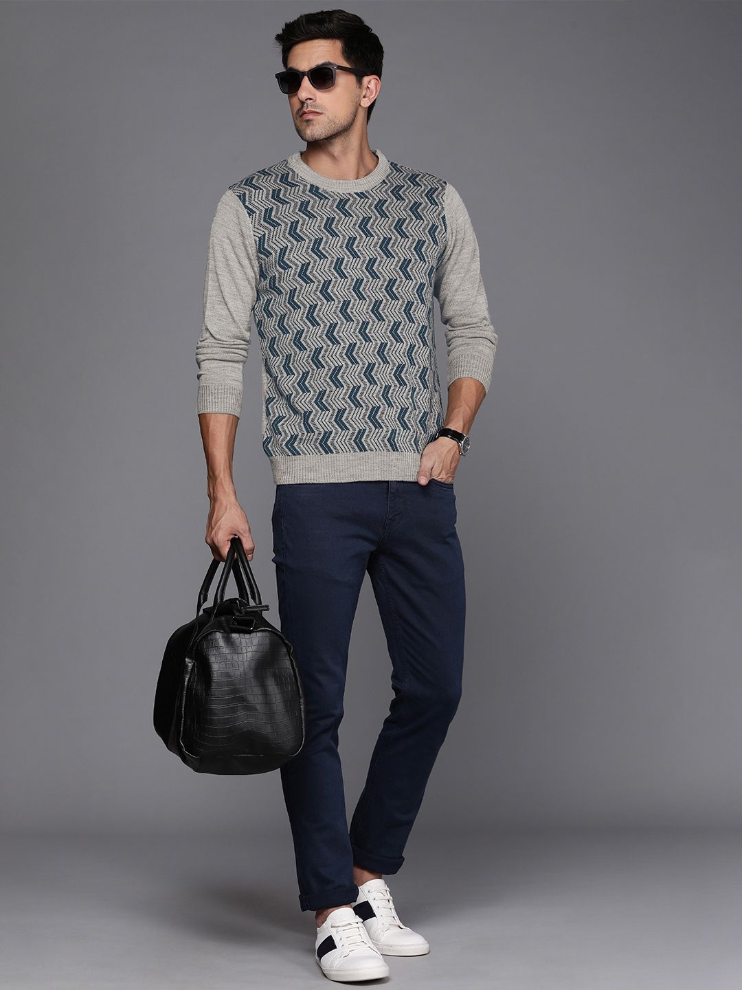 Raymond Men Chevron With Embroidered Detail Round Neck Pullover