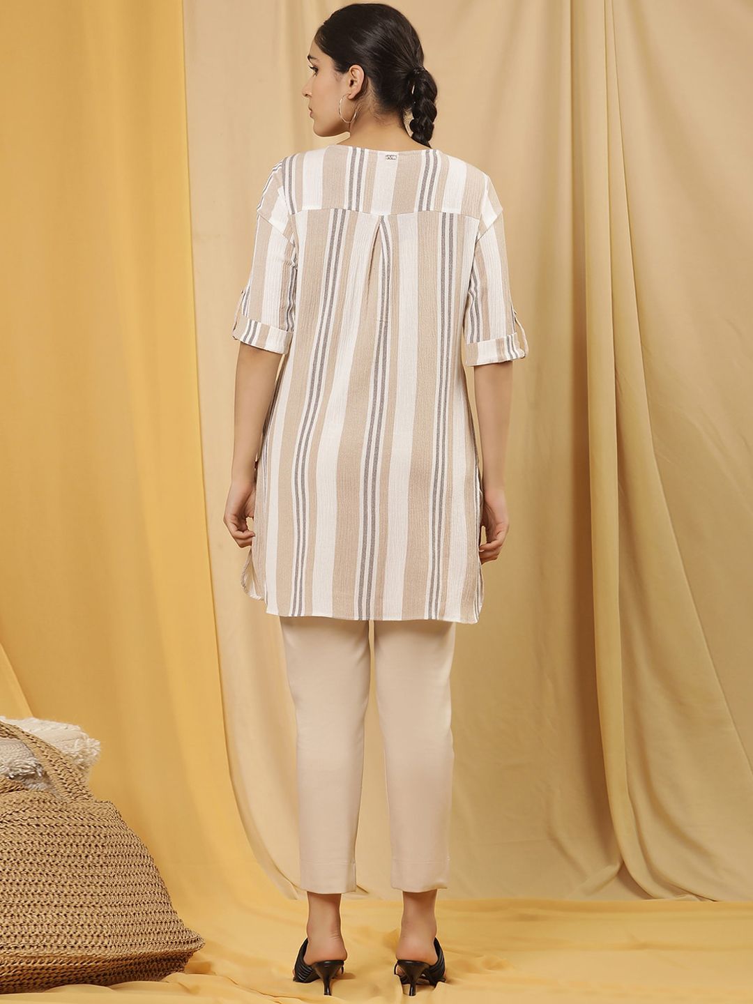 W Cream Coloured Keyhole Neck Roll Up Sleeves Straight Kurta
