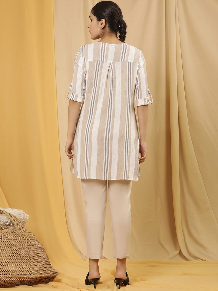 W Cream Coloured Keyhole Neck Roll Up Sleeves Straight Kurta