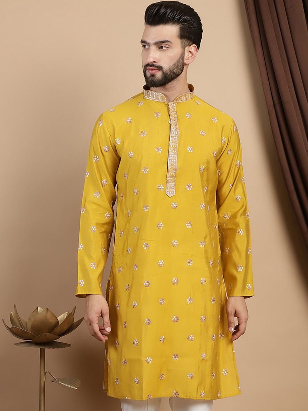 Anouk Floral Embroidered Zari Straight Kurta
