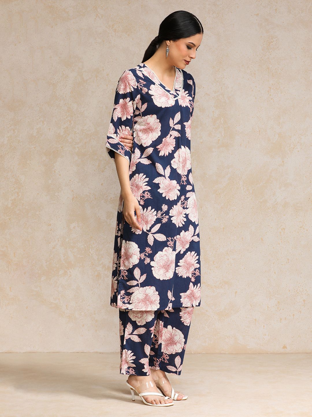 Varanga Women Floral Printed Regular Pure Cotton Kurta with Trousers
