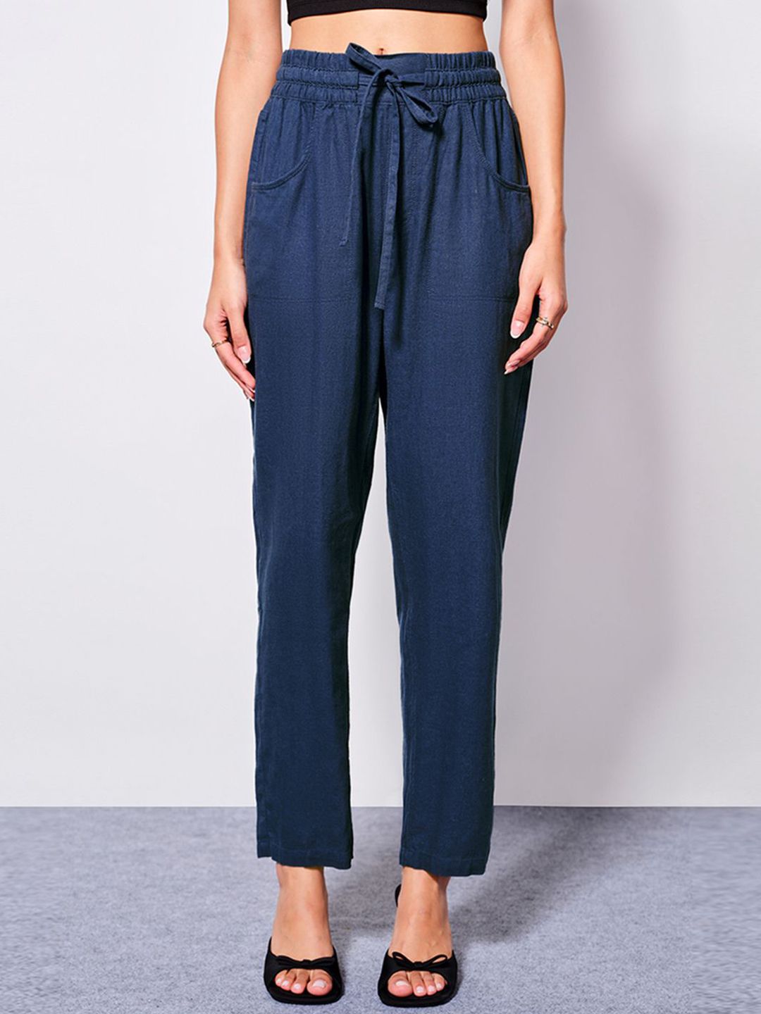 AND Women Mid-Rise Trouser