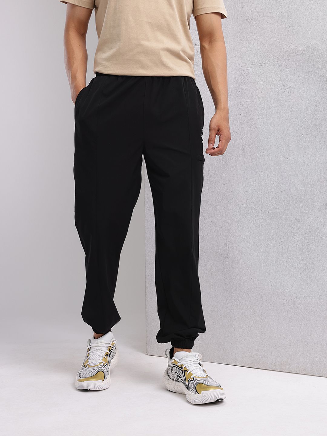 HRX by Hrithik Roshan Men Front Seam Mid-Rise Regular Fit Lifestyle Joggers