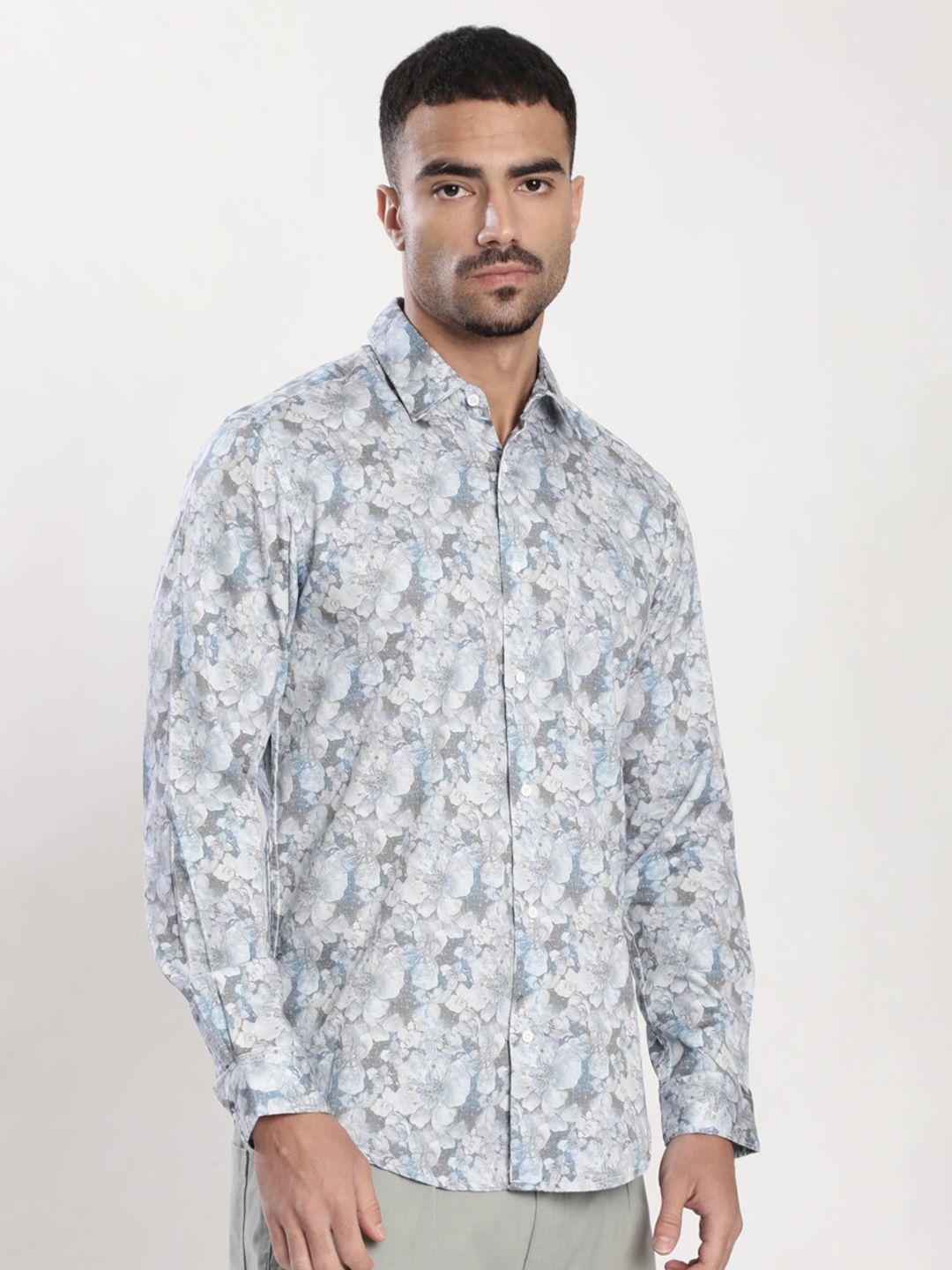 Bene Kleed Men Slim Fit Floral Printed Chest Pocket Casual Shirt