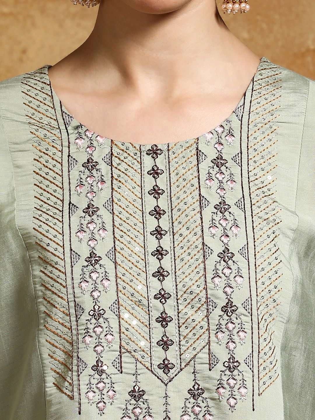 Varanga Women Floral Embroidered Regular Thread Work Kurta with Trousers & With Dupatta