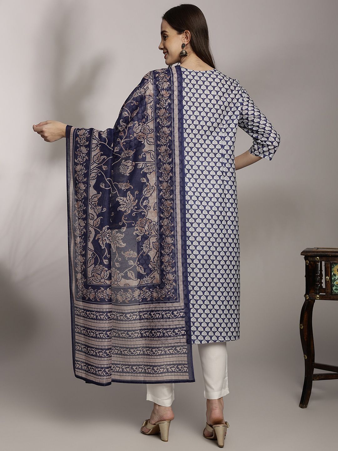 Anouk Women Floral Printed Kurta with Trousers & Dupatta