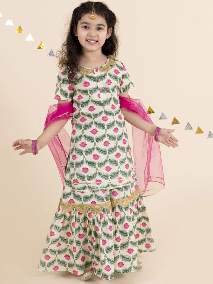 pspeaches Girls Floral Printed Pure Cotton Straight Kurta With Sharara & Dupatta
