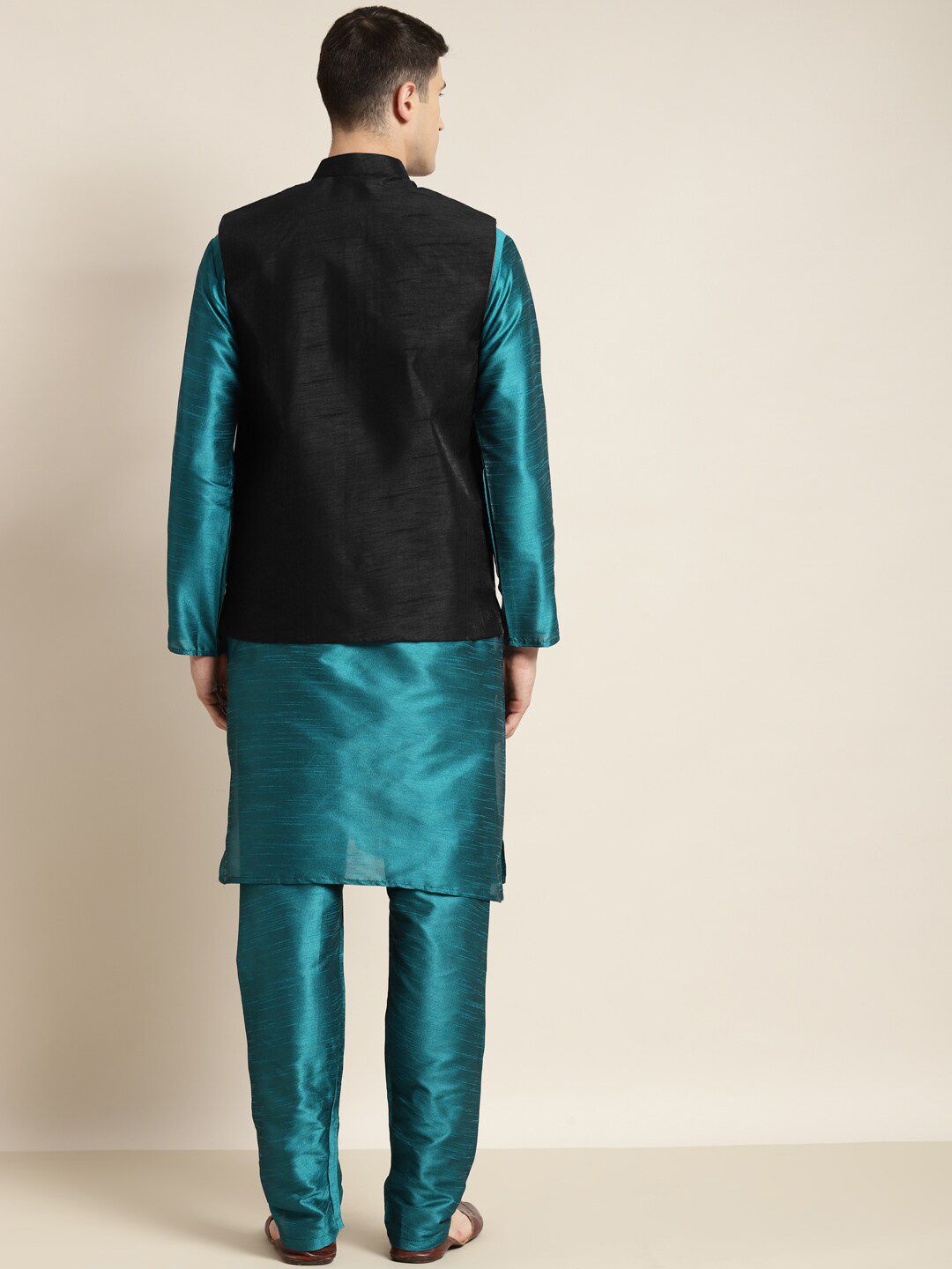 SOJANYA Mandarin Collar Straight Regular Kurta With Churidar & Nehru Jacket