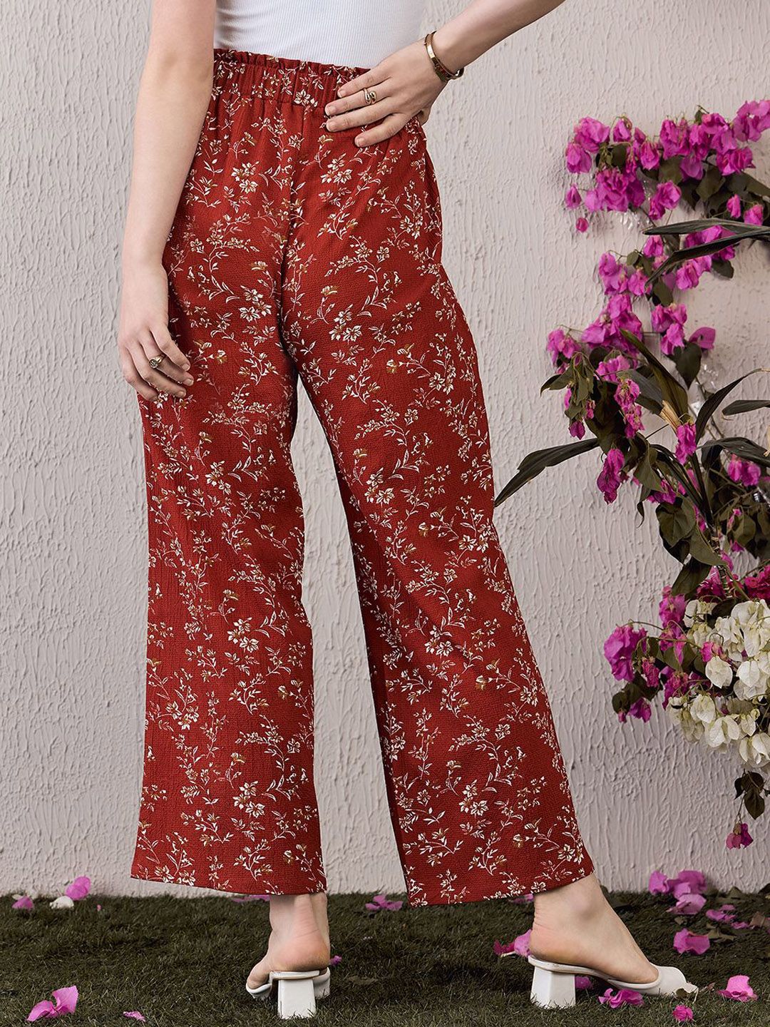 Berrylush Women Floral Printed High-Rise Trousers