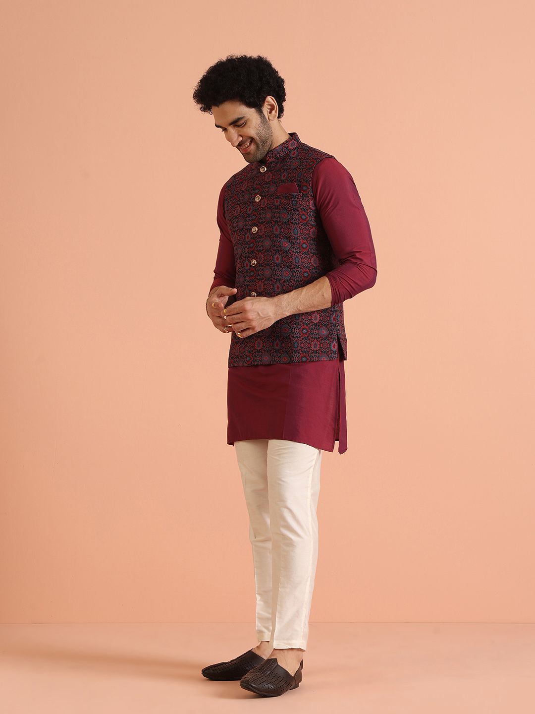 KISAH Men Woven Jacquard Zari  Regular Fit Nehru Jacket