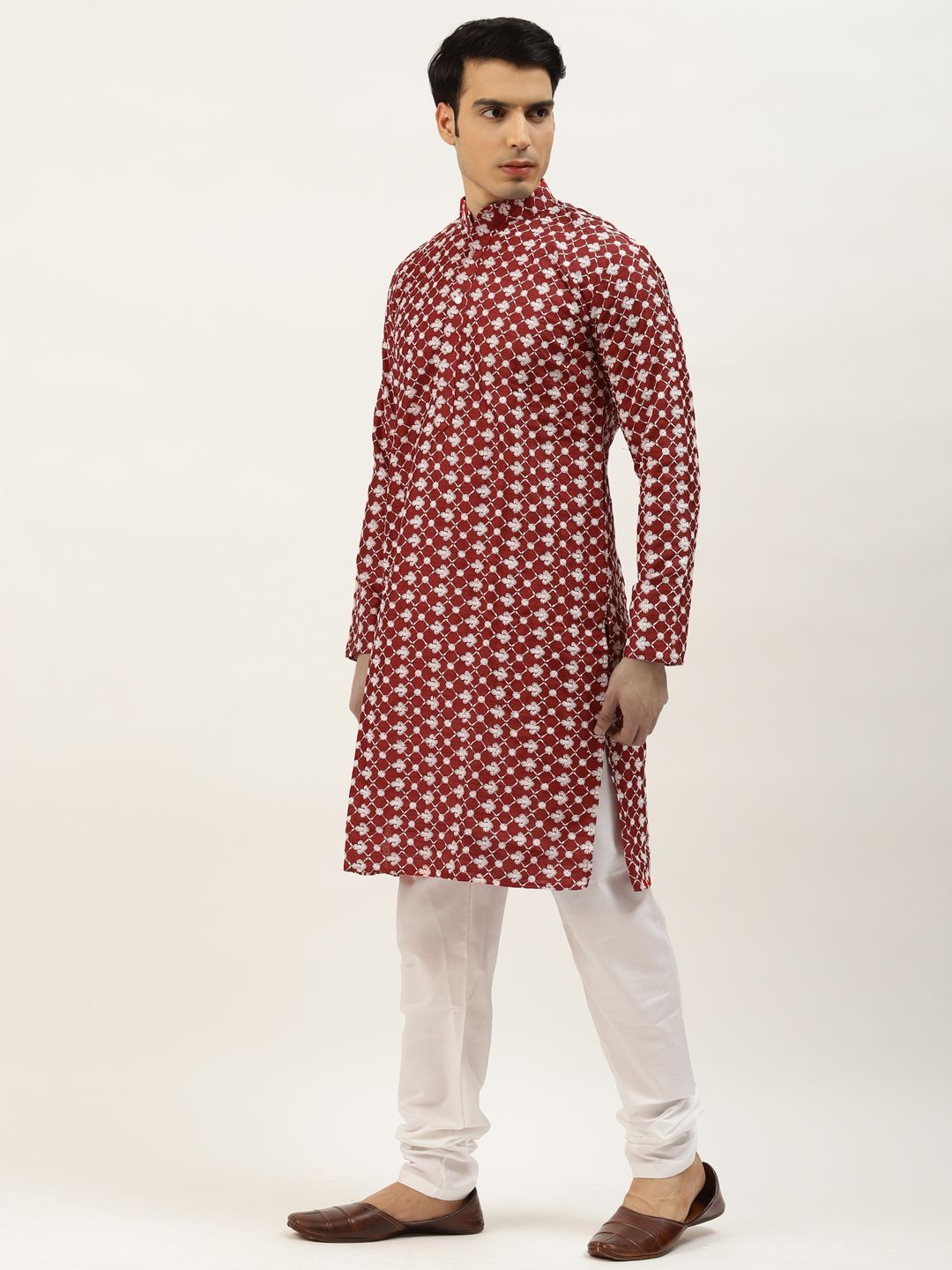 SOJANYA Men Maroon Chikankari Sulam Kurta dengan Jaket Churidar & Nehru
