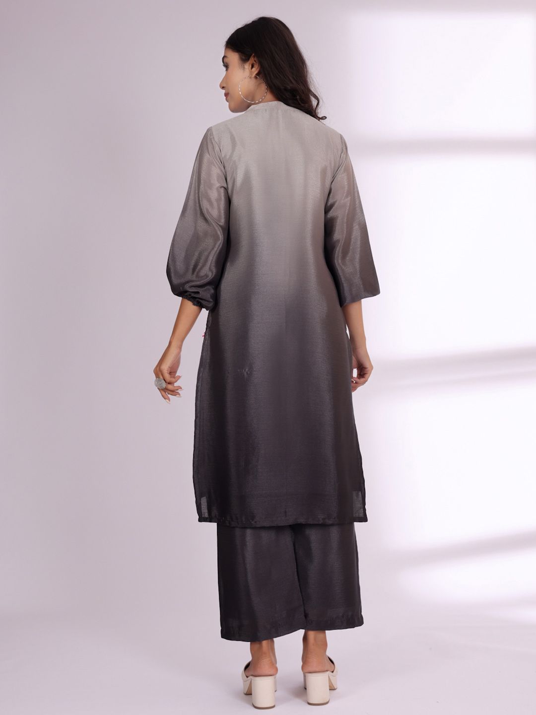 Varanga Mandarin Collar Straight Kurta with Trousers