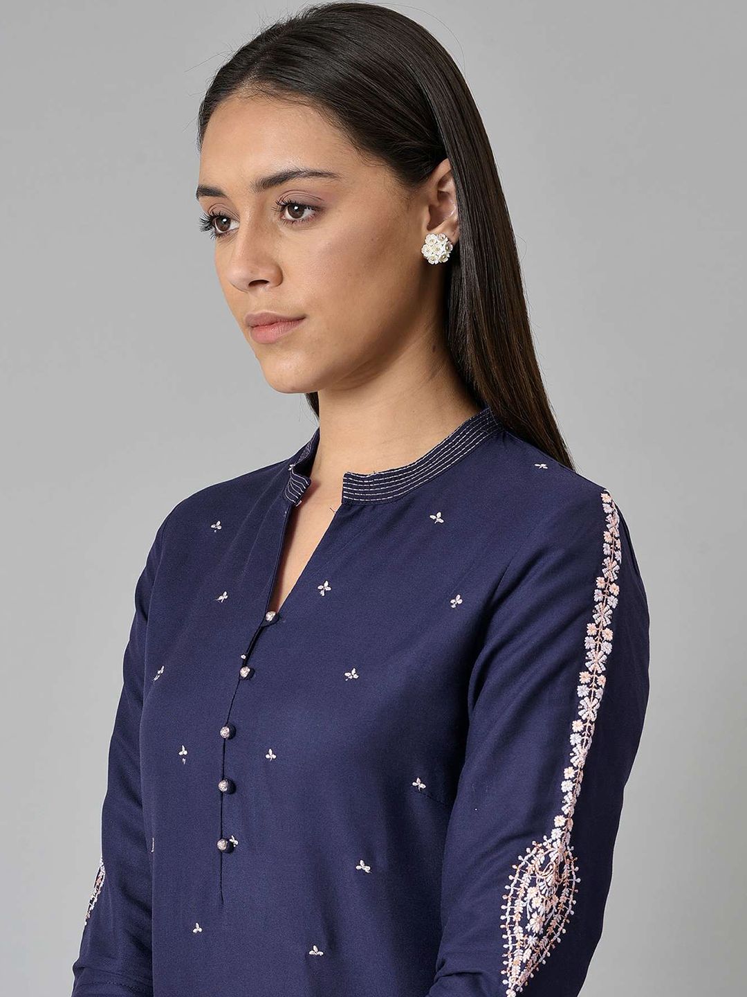 W Women Blue Thread Work Kurta