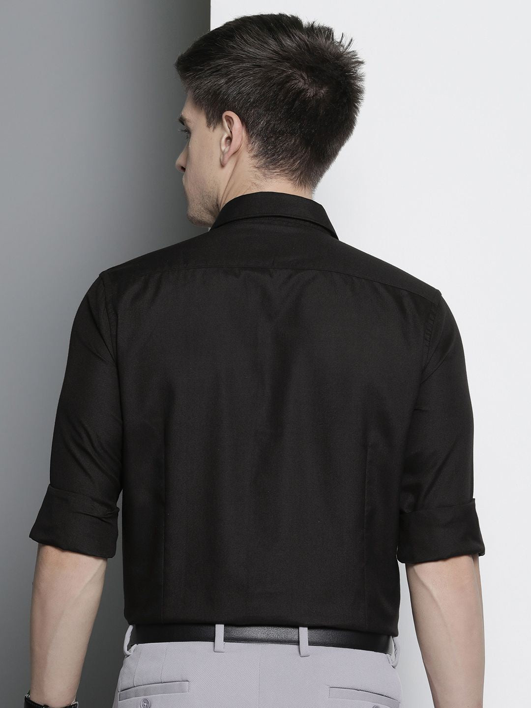 The Indian Garage Co. X Luxe Men Solid Slim Fit Opaque Formal Shirt