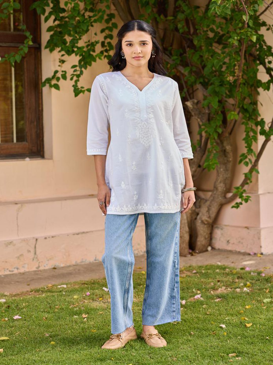 House of Chikankari Women White Cotton Chikankari Embroidered Kurti