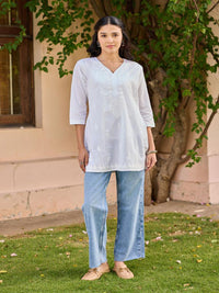 House of Chikankari Women White Cotton Chikankari Embroidered Kurti
