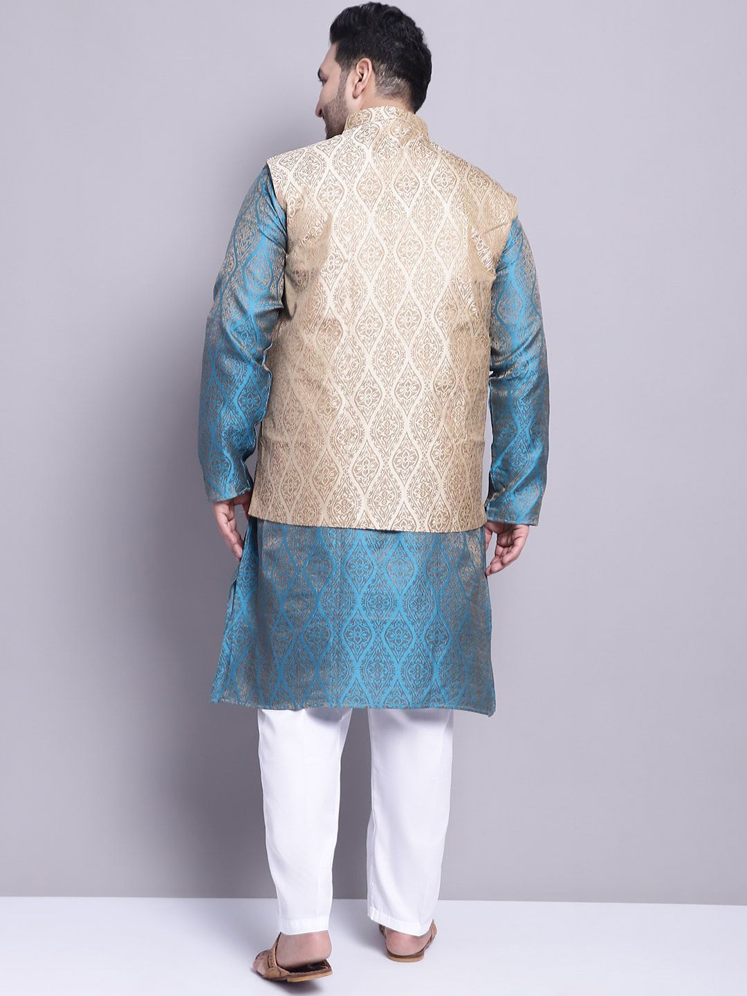 SOJANYA PLUS Woven Design Kurta & Pyjamas With Nehrujacket