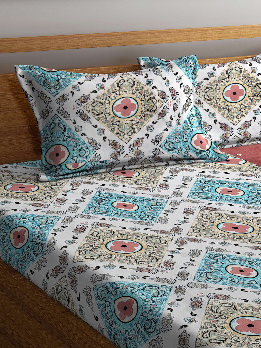 KLOTTHE White & Blue Floral Printed 300 TC King Bedsheet with 2 Pillow Covers