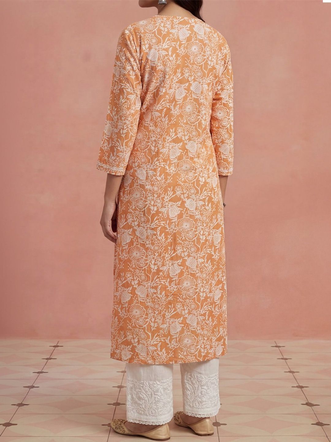 House of Chikankari Women Floral Embroidered Chikankari Kurta