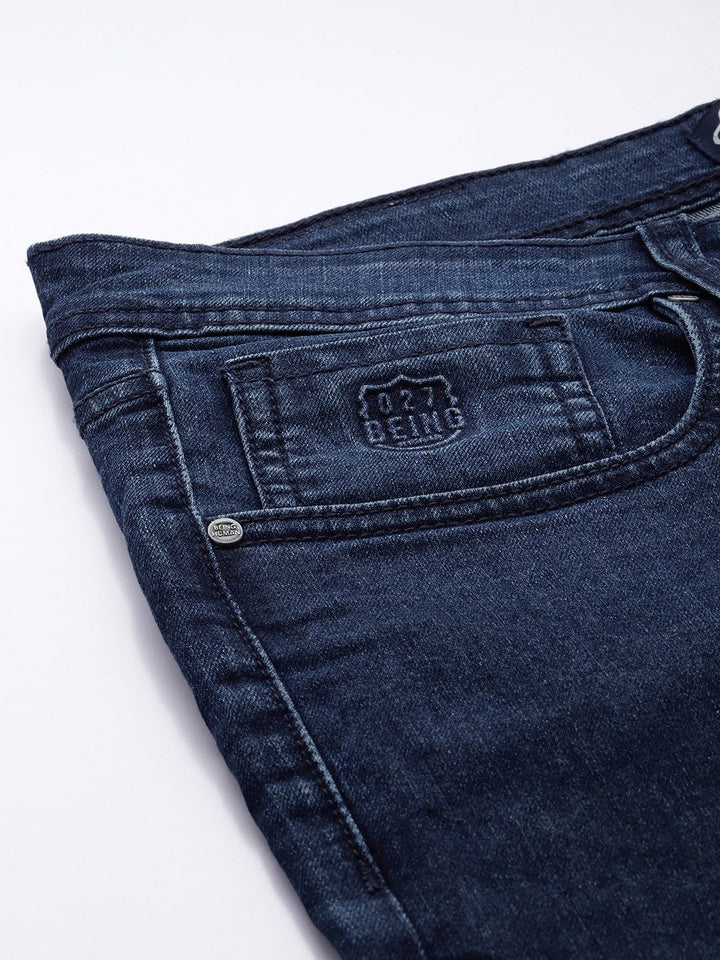 Menjadi Lelaki Manusia Slim Sesuai Cahaya Pudar Seluar Jeans